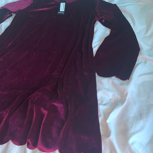 Beautiful velvet long sleeve dress with scalloped bottom and sleeves. - Picture 3 of 5